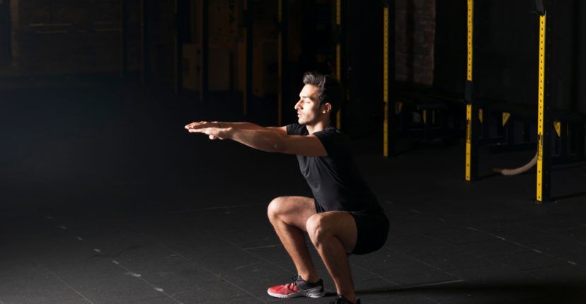 Air Squat (AS): Sentadilla sin peso.